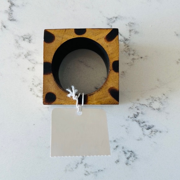 Pier 1 Leopard Square Napkin Ring - Picture 9 of 16